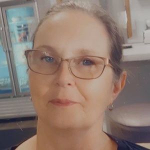 Meet your Posher, Dana